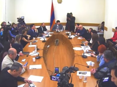 МИД: Ереван получил от Баку четыре пакета предложений, в ответ отправил три