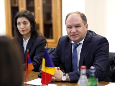 Ion Ceban briefs Gnel Sanosyan on their management model of Chisinau, city plans (PHOTOS)