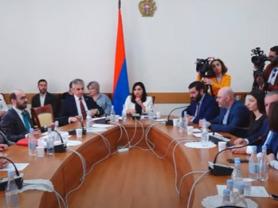«Համը չհանես, խելոք նստի, ուրիշ բաներ լսեմ, չփոշմանես. Դուրս հրավիրեք էս մարդուն. ծաղրածո՞ւ եք բերել ԱԺ»․ ՔՊ-ական