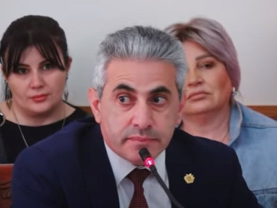 «Կարգի հրավիրեք ձեր թեկնածուին, թե չէ հունից դուրս կգանք», «Հլը դուրս եկեք, տեսնենք ինչ է լինելու». ԱԺ-ում լարված է