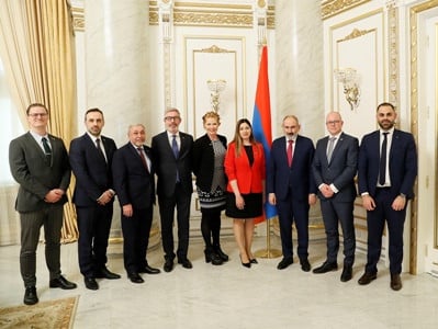 Armenia premier, Sweden MPs discuss cooperation agenda
