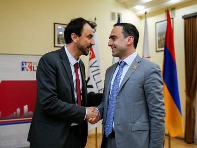 Երևանն ու Լիոնը կընդլայնեն գործակցության ծրագրերը. Լիոնի քաղաքապետ Գրեգորի Դուսեի գլխավորած պատվիրակությունը Երևանում է