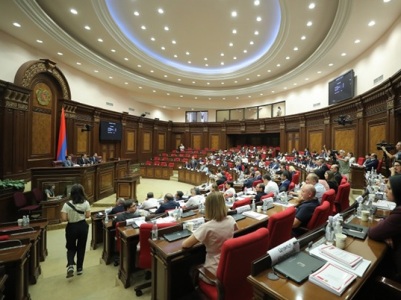 Парламент Армении обсуждает вопрос избрания омбудсмена республики