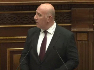Почему по азербайджанским военным сразу не открыли огонь?: Депутат выразил представителю МО свое недоумение