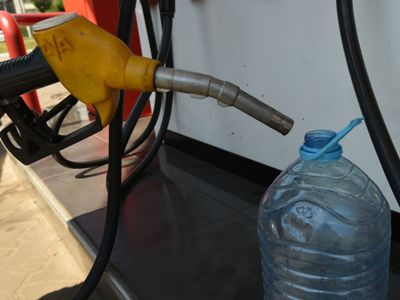 Պատրաստել են կեղծ կտրոններ և վառելիք ստանալու նպատակով ներկայացրել բենզալցակայան․ ԱՀ ՆԳՆ ոստիկանություն