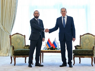 Armenia, Russia FMs discuss matter of Yerevan-Baku relations’ normalization
