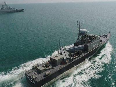 Iran navy forces US nuclear submarine to surface in Strait of Hormuz