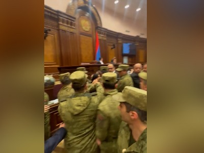 «Արեգնազով, Աննայով հանեք դուրս»․ Ալեն Սիմոնյանի հրահանգով՝ ընդդիմադիրներին բռնի ուժով հեռացրին նիստերի դահլիճից