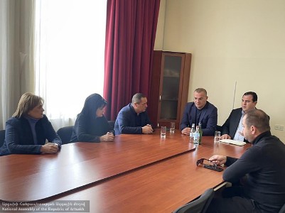 «Ազատ հայրենիք- ՔՄԴ» խմբակցության անդամները հանդիպել են Արցախի պետնախարարի հետ