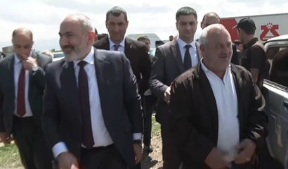 «Դե արի գնանք գյուղ, մի բանով հյուրասիրենք, ինչ կա էն կհյուրասիրենք». Նոր Կեսարիայի բնակիչը Փաշինյանին