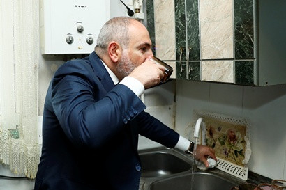 Премьер-министр Армении пообещал построить игровую площадку в Цахкаландже