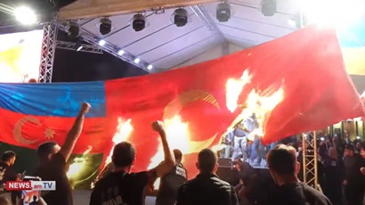На Площади Республики в Ереване сожгли флаги Турции и Азербайджана