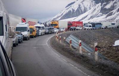 Լարսի ճանապարհը փակ է բեռնատարների համար