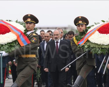 PM Pashinyan, other state officials visit Armenian Genocide Memorial in Yerevan (PHOTOS)