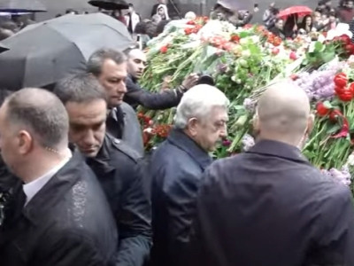 Серж Саргсян посетил мемориальный комплекс «Цицернакаберд»