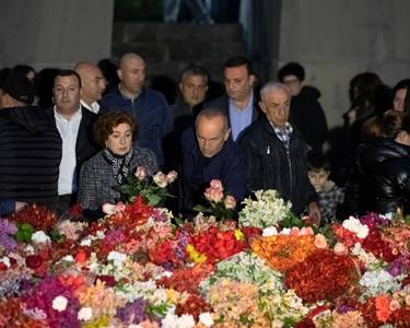 The Second President of Armenia visited Tsitsernakaberd Memorial Complex with his wife and son