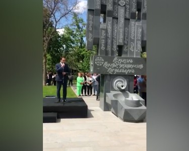 «Предатель»: В Ереване освистали выступление заместителя мэра Еревана