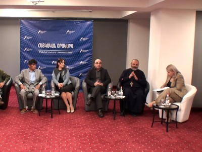 Մեր պատգամավորներին խորհուրդ կտամ երբեմն հայելի գործածել․ Բագրատ Սրբազան