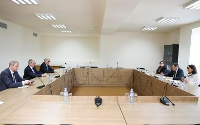 Замглавы МИД Армении заявил французской делегации о необходимости отправки международной миссии в Лачин