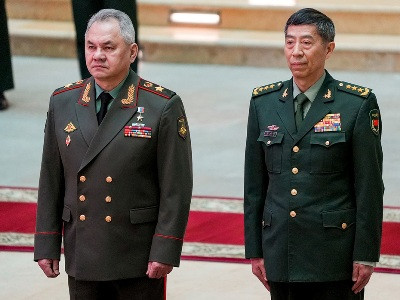 Russia, China defense ministers hold unscheduled talk within Shanghai Cooperation Organization framework