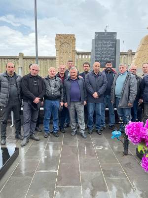 Сейран Оганян: Надгробия наших героев в пантеонах имеют лишь один смысл – продолжать борьбу