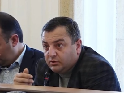 Մարդիկ ձեթը տանում են տուն և թափում, իսկ բանջարեղենը տալիս հավերին. արցախցի պատգամավորը պետնախարարին