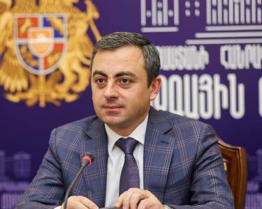 Сагателян: Не остановимся, пока не будет нового руководства, которое будет представлять интересы Армении