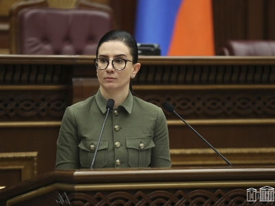 Վարդապետյանը պնդում է, որ «լեզուդ կկտրեմ» ասելը կամ ոտքով հարվածելը խուլիգանական դրդումներով չի արվել