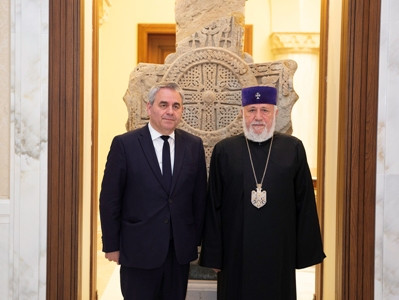 Գարեգին Բ-ն խորը մտահոգություն է հայտնել Բերձորի միջանցքի արգելափակման, ադրբեջանական անցակետի տեղադրման առնչությամբ