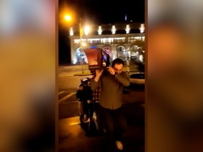 Перед зданием мэрии Еревана прошла акция протеста с «похоронами» щита машины