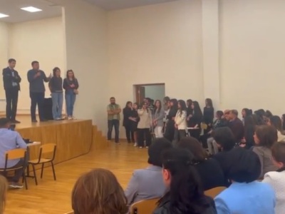 «ՈՉ Արցախի էթնիկ զտմանը» շարժման խմբի անդամները ակցիա են իրականացրել Արցախի պետական համալսարանում (վիդեո)