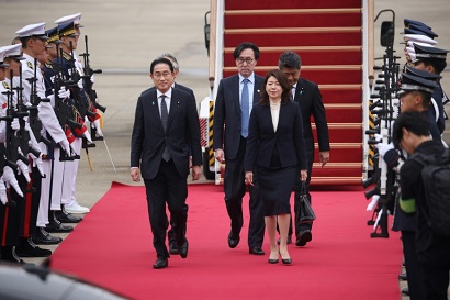 Japan PM makes historic visit to South Korea