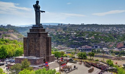 Armenia senior officials visiting Victory Park
