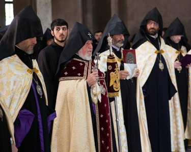 Католикос всех армян отслужил молебен за мир