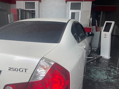 Car crashes into bank branch in Yerevan