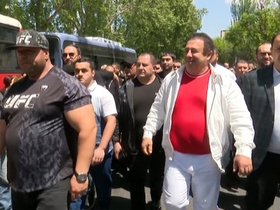 Члены партии «Процветающая Армения» шествием прошлись до парка Победы в Ереване