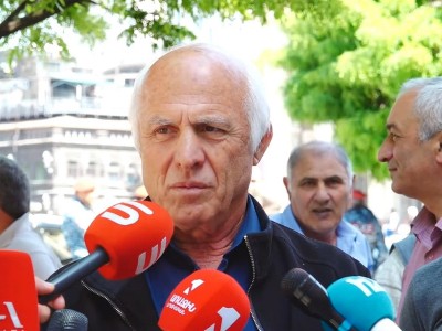 Displaced persons from Karabakh stage protest outside Armenia government building