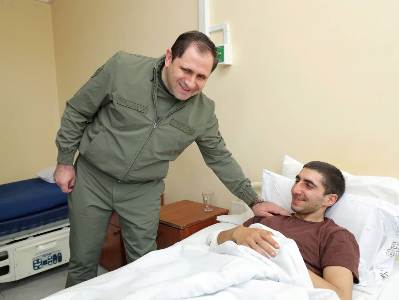 Armenia defense minister visits soldiers wounded in Azerbaijan provocation in Sotk direction (PHOTOS)