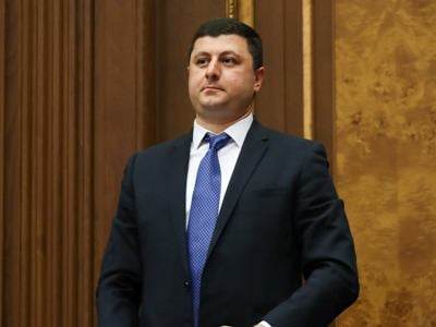 Զինվորը, հրամանատարը խնդիր են լուծում, բայց «վերևից» իջեցվող քարոզչական պերեդոզը վնաս է հասցնում․ Աբրահամյան