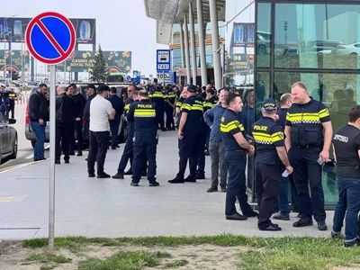 Акция у Тбилисского аэропорта против приземление российского рейса: перекрыта дорога