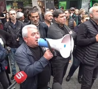 Отец погибшего военнослужащего: Это правительство перешло все красные линии