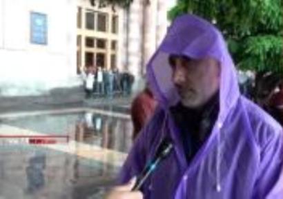 Отец погибшего солдата: Народ, присоединяйтесь к нам с 9 утра. У нас тоже есть вопросы к Пашиняну