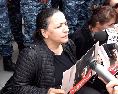 Աշոտից ի՞նչ տղամարդ, հերոս տղան կնոջ վրա գործ կգրի՞. զոհված զինծառայողի մայր