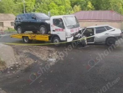 Դիլիջանում 30-ամյա վարորդը Lada-ով բախվել է ավտոմեքենա տեղափոխող ավտոքարշակին. կա վիրավոր. Shamshyan.com