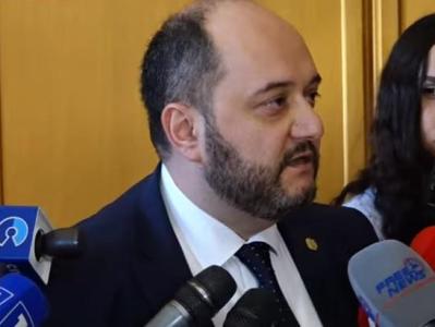 Վարչապետի աշխատակազմի ծառայողական մեքենաների թիվը նվազել է. 84-ից հասել է 40-ի. Արայիկ Հարությունյան