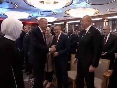 Էրդողանը համբուրում է Ալիեւին, ձեռքով բարեւում Փաշինյանին. Անկարայում ընթանում է Էրդողանի երդմնակալության արարողությունը