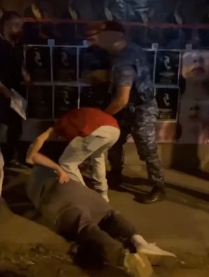 Драка на «Фестивале вина»: «Красный берет» напал на молодого человека и повалил его на землю