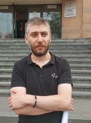 Гражданина, подвергнутого приводу за выкрик «Никол – предатель», освободили