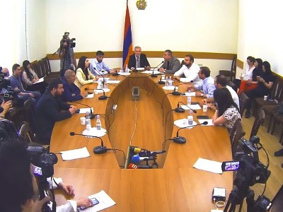 «Պատգամավորը «պլյոնկան» պոկել է, բայց տուգանել են. հստակ ասեք՝ պարեկները տուգանո՞ւմ են մգեցված ապակիների համար, թե ոչ»