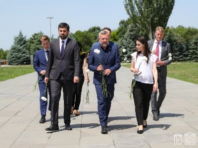 Germany parliament foreign affairs committee chair visits Armenian Genocide Memorial in Yerevan
